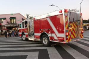 Tampa, FL - Firefighter Injured Responding to Apartment Fire on River Resort Ln