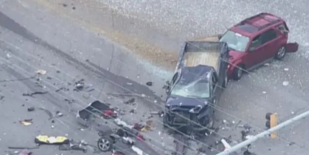 Multiple vehicle collision on Florida highway kills 1 and injures 6